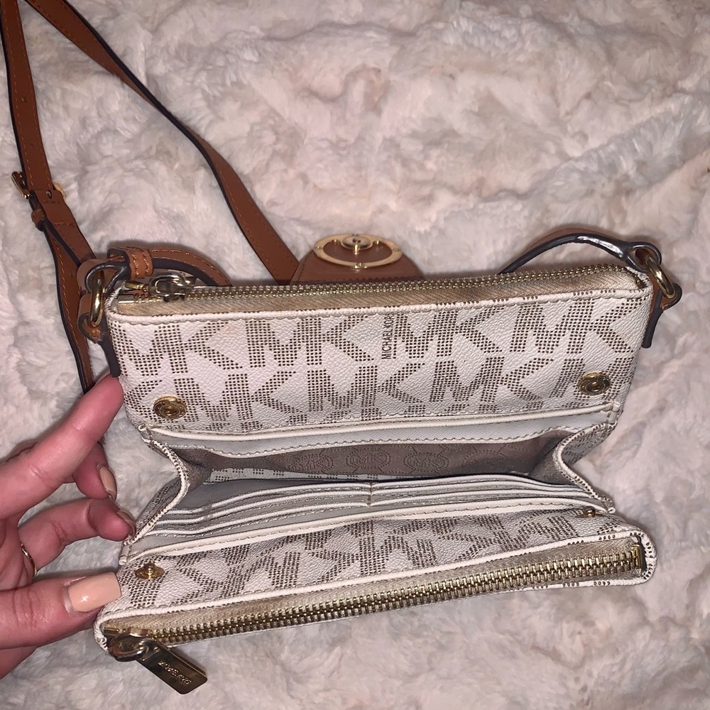 Michael Kors Crossbody - Picture 2 of 2